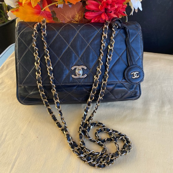 CHANEL Handbags - ❌SOLD ON E🅱️🅰️Y❌CHANEL CC black quilted shoulder bag CC logo turn lock Bag 💮